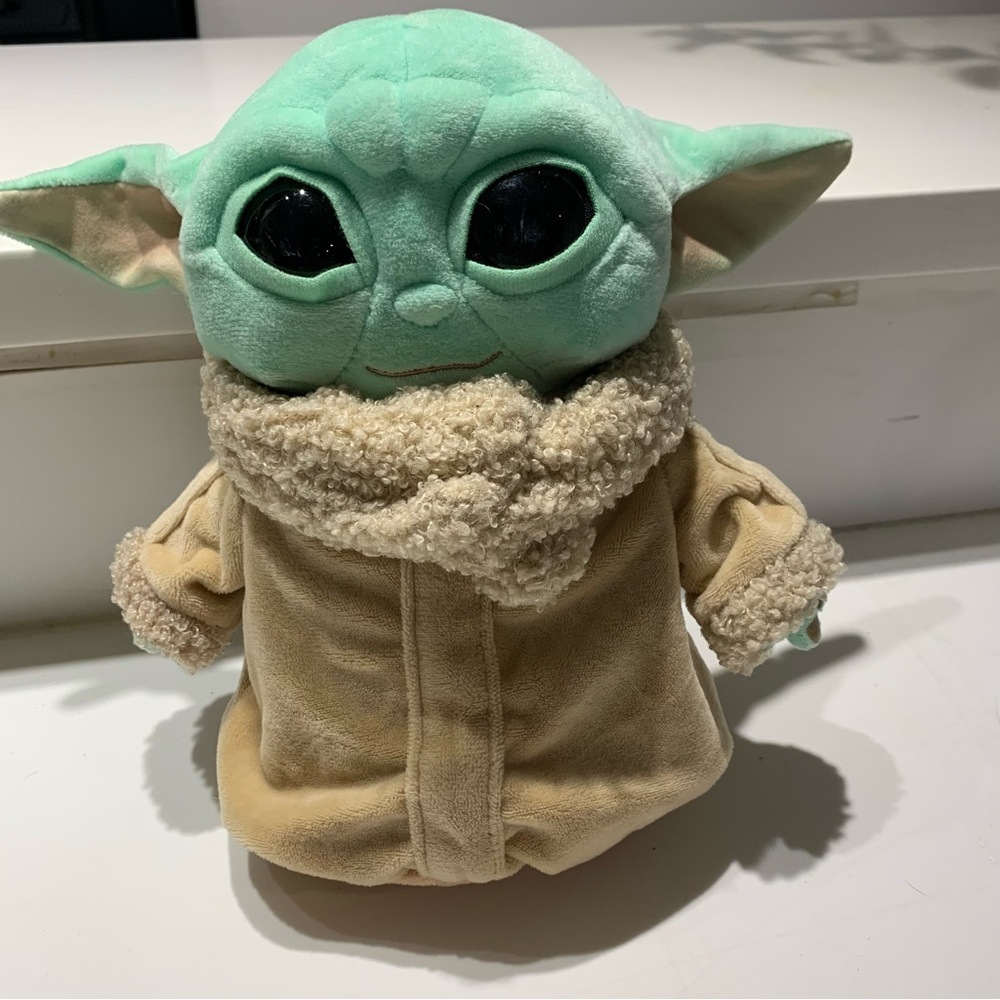 StarWars Mandalorian baby Yoda Groku plush size 8”.